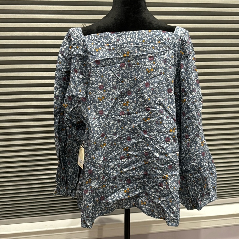 Floral blouse - Picture 2 of 3